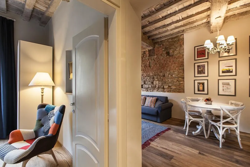 Boheme Apartment By Mamo Florence Italy
