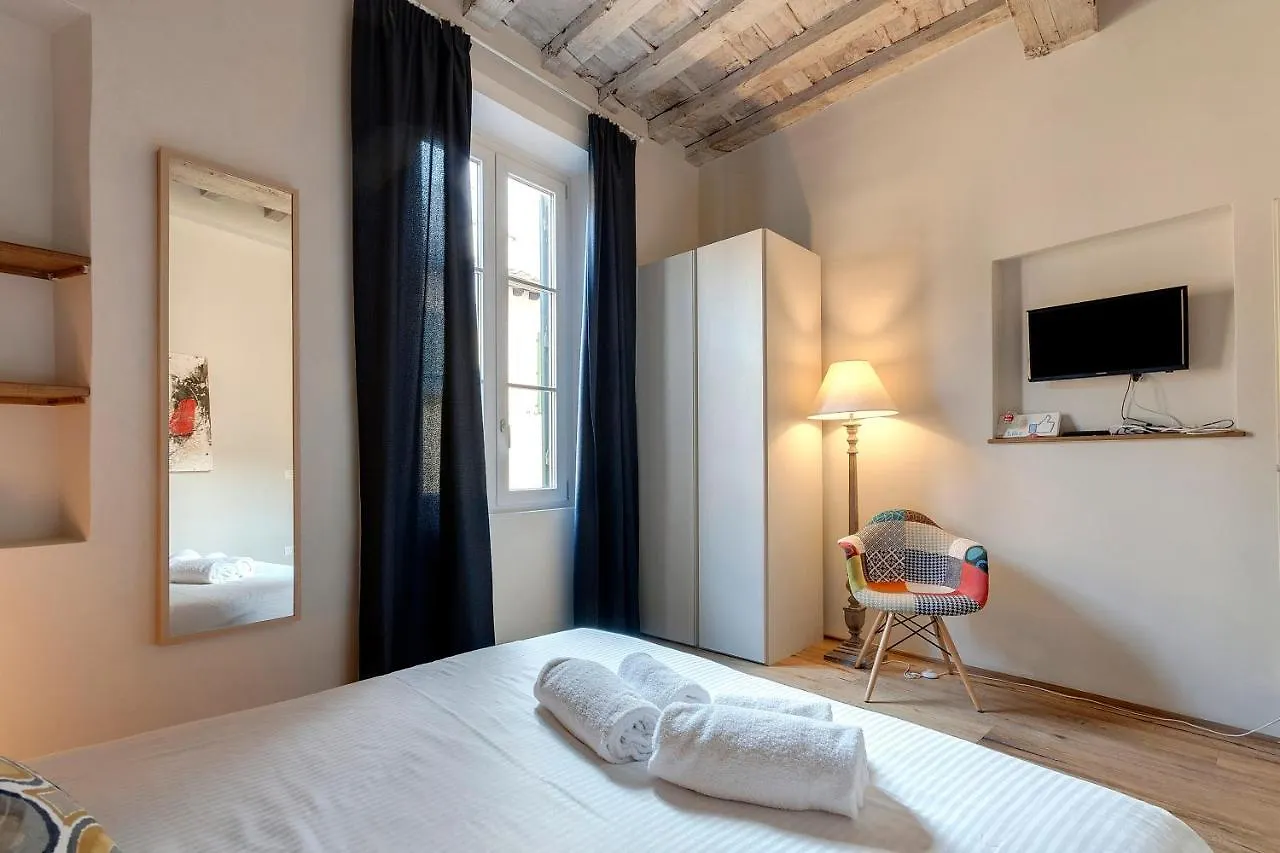 Boheme Apartment By Mamo Florence Italy